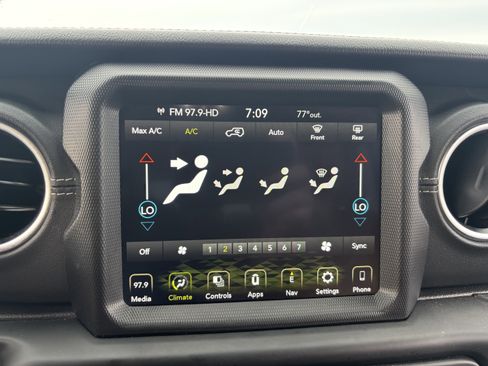 Used 2023 Jeep Wrangler Unlimited Sahara AWD/4WD image 12