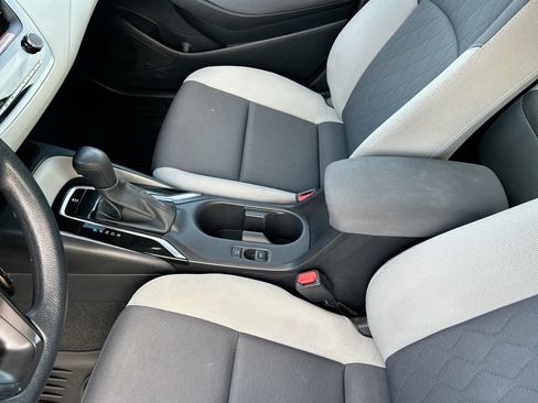 Used 2025 Toyota Corolla LE FWD image 27
