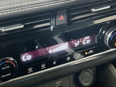 Used 2023 Nissan Rogue SV image 16