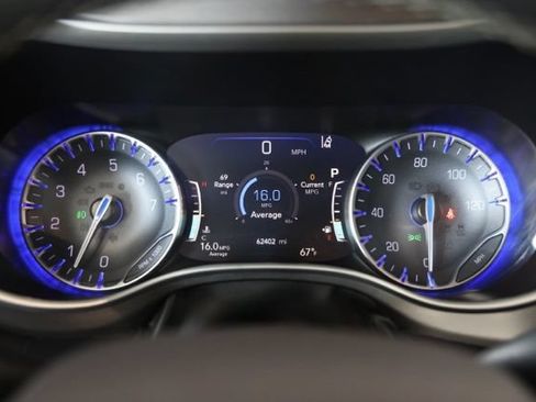 Used 2024 Chrysler Pacifica Touring-L FWD image 29