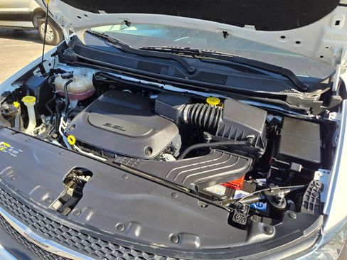 Used 2022 Chrysler Voyager LX FWD image 55