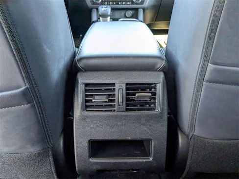 Used 2025 Mitsubishi Outlander SE image 32