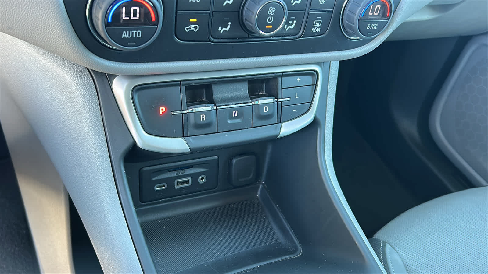 Used 2023 GMC Terrain SLT AWD/4WD image 13