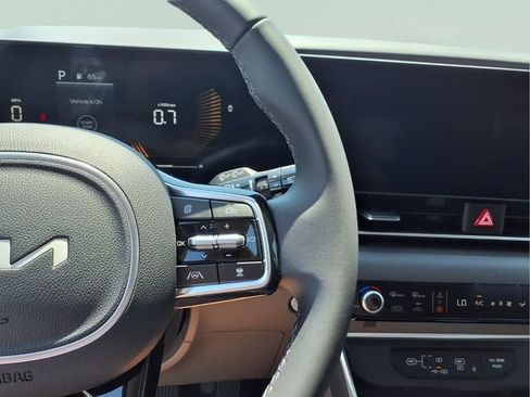 New 2026 Kia Carnival EX FWD image 11