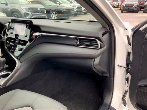 Used 2022 Toyota Camry LE image 18