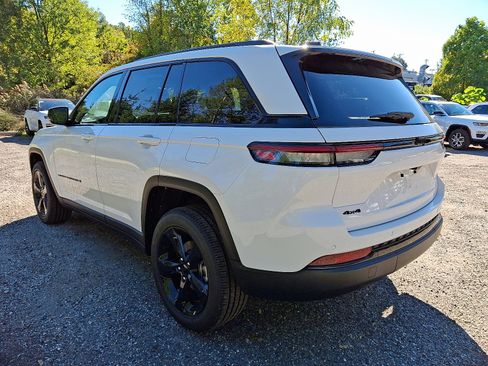 New 2025 Jeep Grand Cherokee Altitude image 3