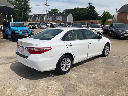 Used 2015 Toyota Camry LE FWD image 3