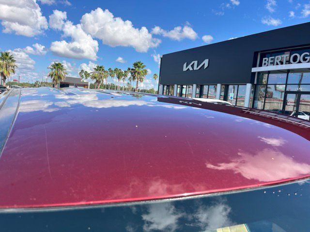 Used 2024 Kia Carnival EX FWD image 7