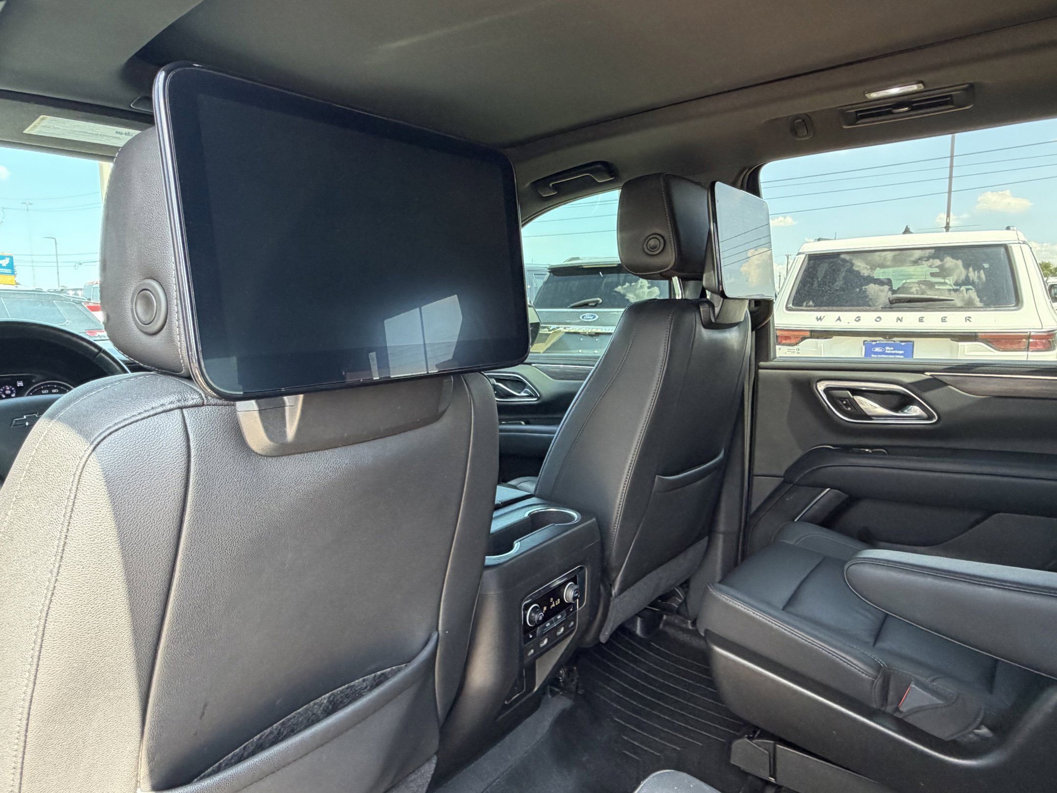 Used 2021 Chevrolet Tahoe Z71 w/ Z71 Off-Road Package AWD/4WD image 26