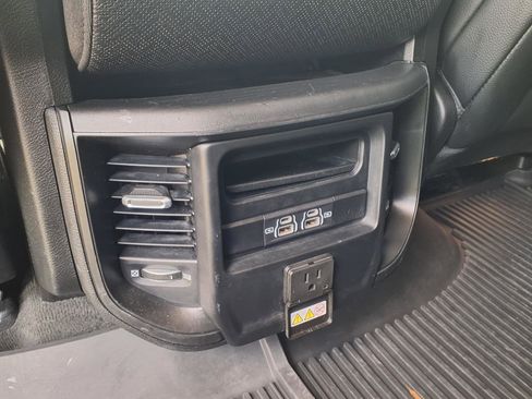 Used 2022 RAM 1500 Laramie AWD/4WD image 12