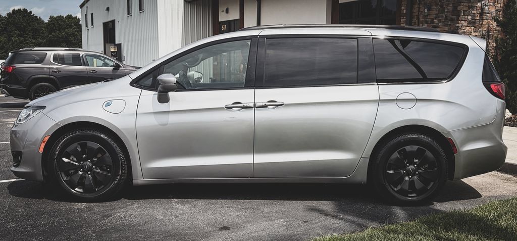Used 2019 Chrysler Pacifica Limited w/ S Appearance Package FWD image 20