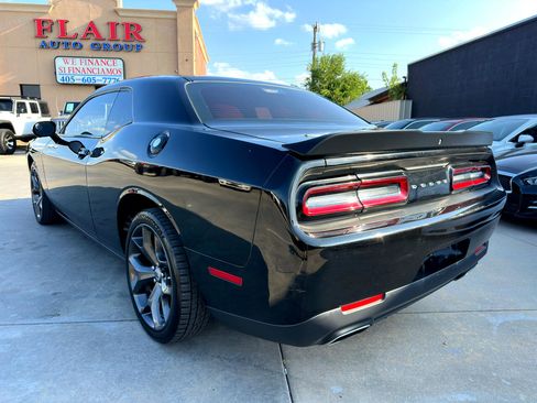 Used 2017 Dodge Challenger SXT image 5