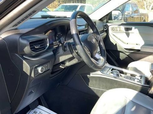 Used 2021 Ford Explorer XLT w/ Equipment Group 202A AWD/4WD image 25