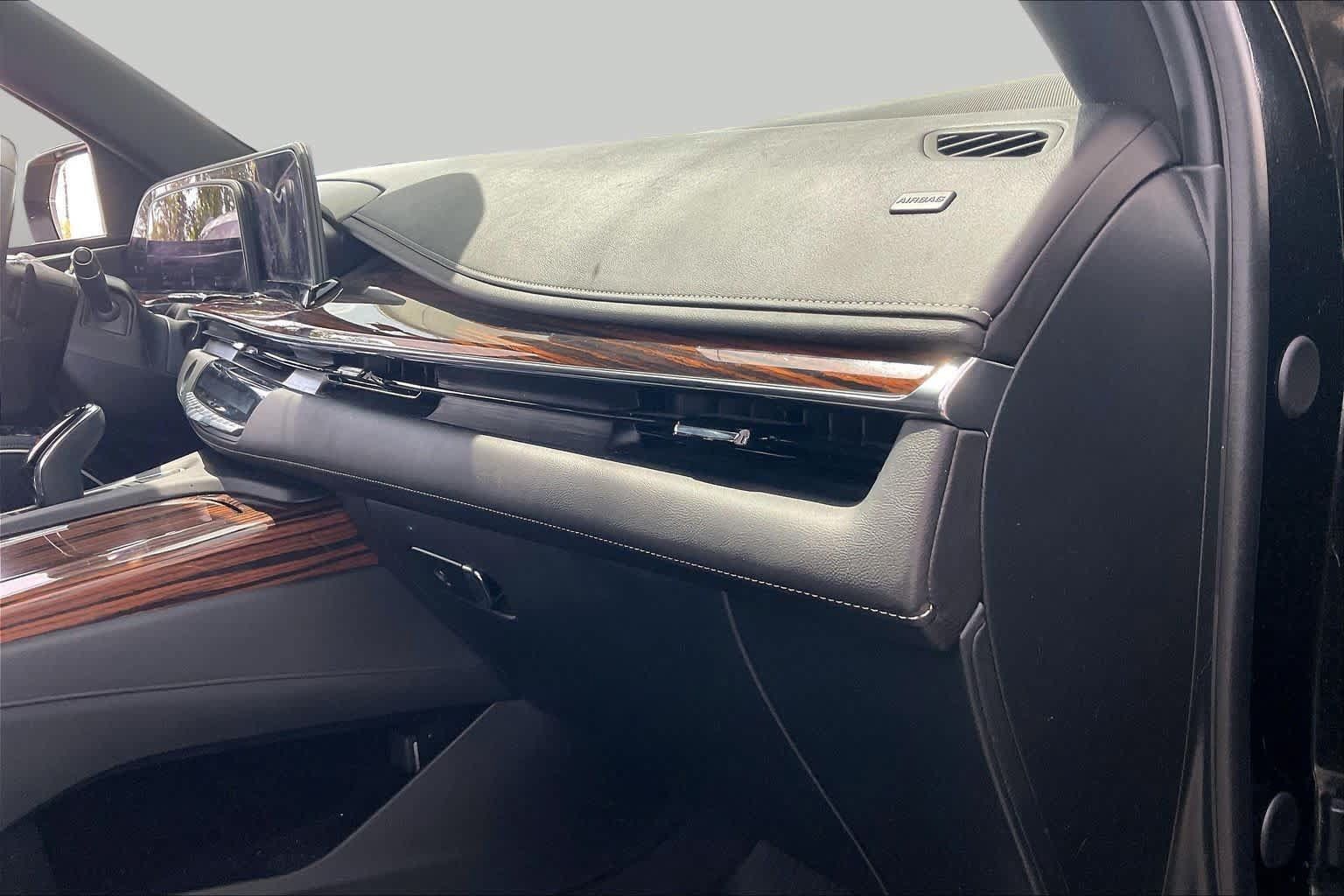Used 2024 Cadillac Escalade Premium Luxury RWD image 18