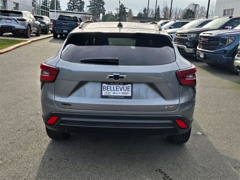 Used 2025 Chevrolet Trax RS image 4
