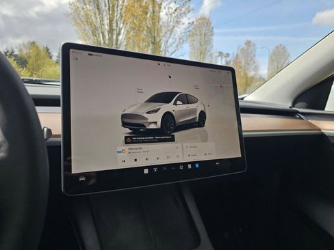 Used 2023 Tesla Model Y Long Range AWD/4WD image 22