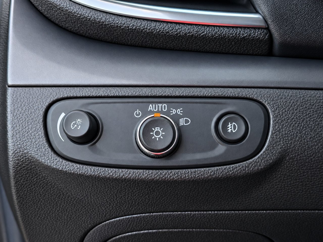 Certified 2017 Buick Encore Essence FWD image 25