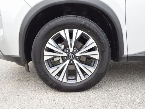 Used 2023 Nissan Rogue SV image 25