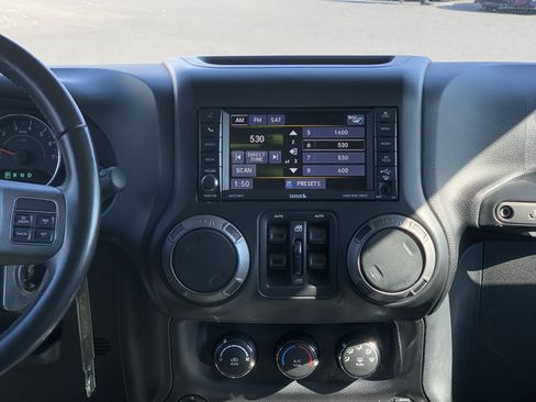 Used 2017 Jeep Wrangler Unlimited Sport image 31