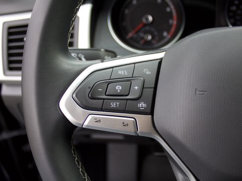 Used 2021 Volkswagen Atlas SE image 16