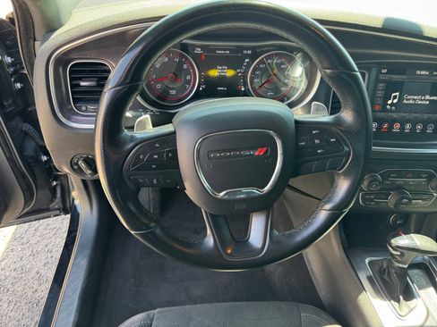 Used 2017 Dodge Charger R/T Scat Pack w/ Beats Audio Group RWD image 18