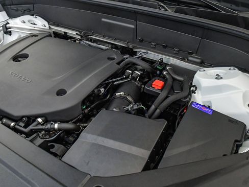 Certified 2025 Volvo XC90 B6 Plus w/ Protection Package Premier image 30