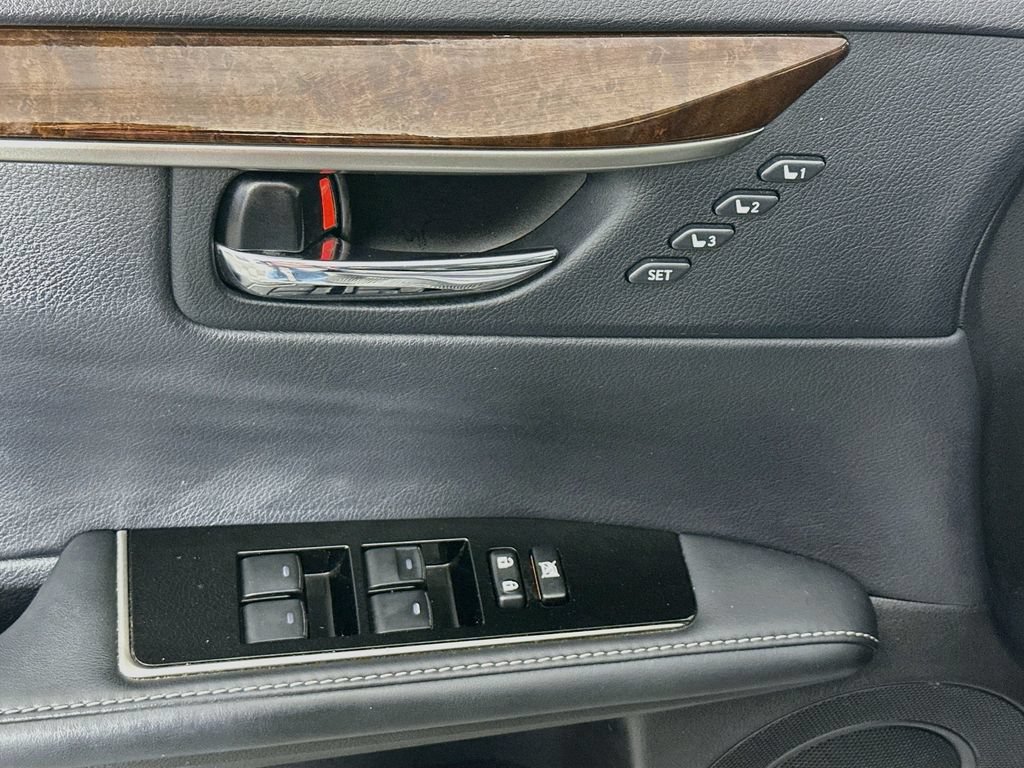 Used 2016 Lexus ES 350 w/ Premium Package w/Wood Trim FWD image 18