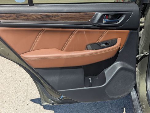 Used 2019 Subaru Outback 2.5i Touring w/ Popular Package #3A image 9