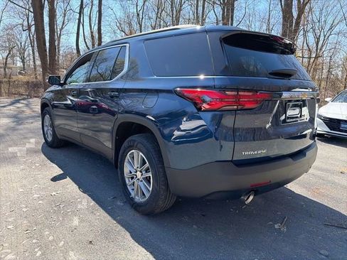 Used 2023 Chevrolet Traverse LT FWD image 4