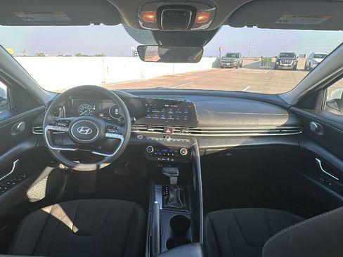Used 2024 Hyundai Elantra SEL FWD image 21