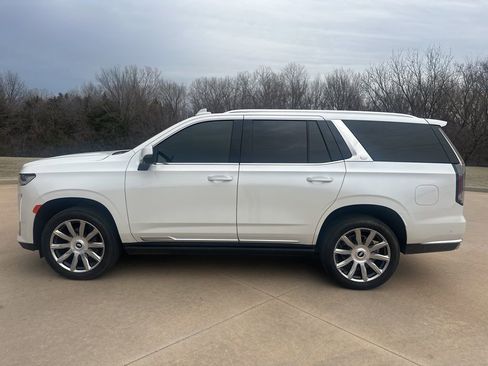 Used 2024 Cadillac Escalade Premium Luxury Platinum AWD/4WD image 2