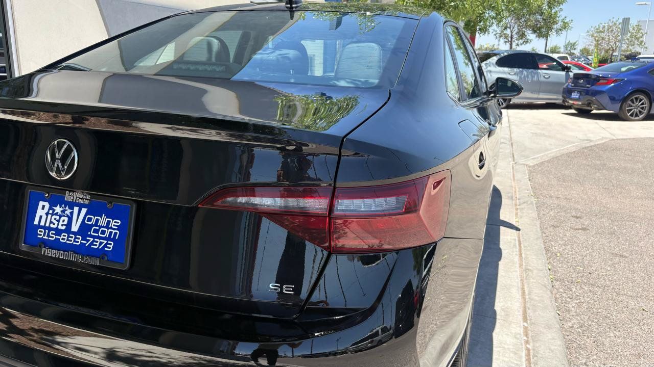 Used 2024 Volkswagen Jetta SE FWD image 5