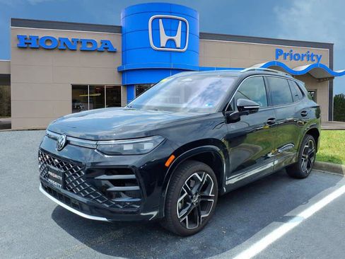 Used 2026 Volkswagen Tiguan SEL R-Line AWD/4WD image 1