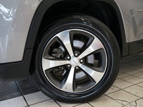 Used 2019 Jeep Cherokee Limited image 52