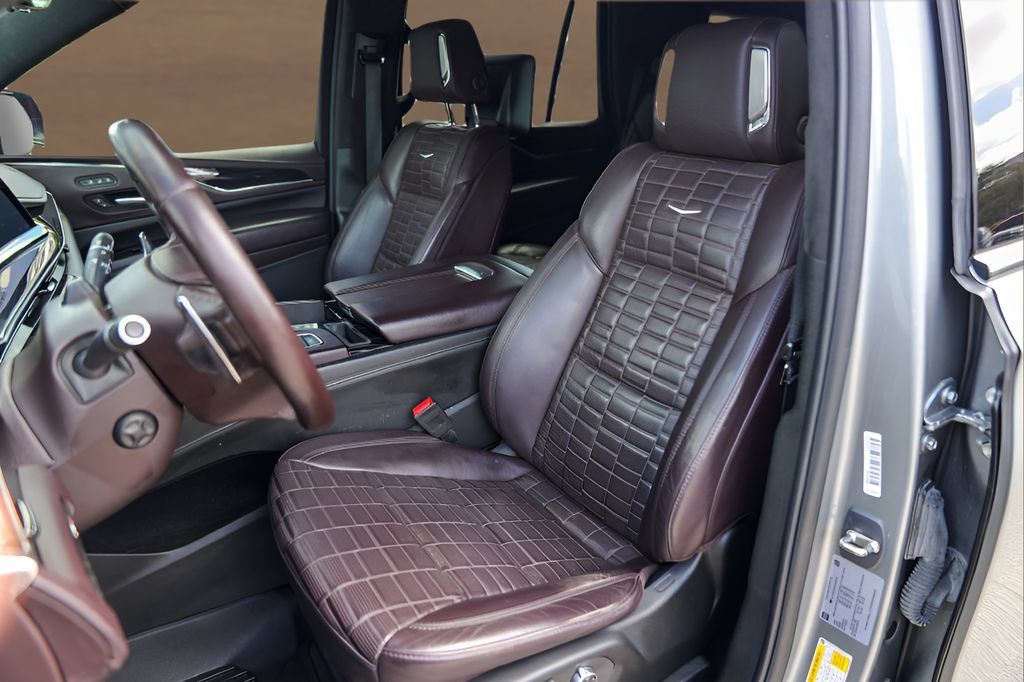 Used 2023 Cadillac Escalade V w/ LPO, ONYX Package AWD/4WD image 7