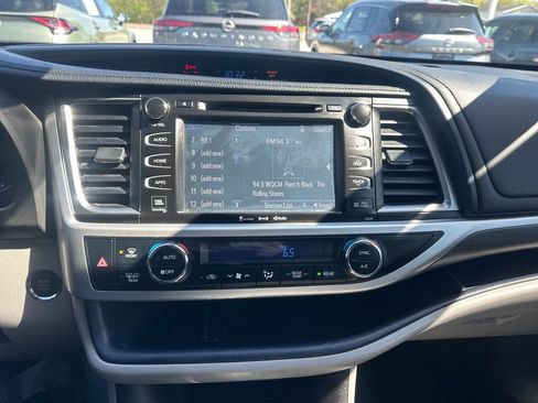 Used 2019 Toyota Highlander Limited AWD/4WD image 22