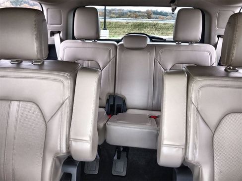 Used 2022 Ford Expedition Limited image 24