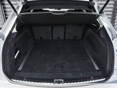 Used 2021 Bentley Bentayga AWD/4WD image 17