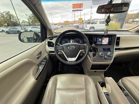Used 2017 Toyota Sienna XLE w/ XLE Navigation Package image 18