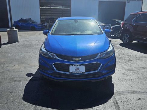 Used 2017 Chevrolet Cruze LT w/ Convenience Package FWD image 11