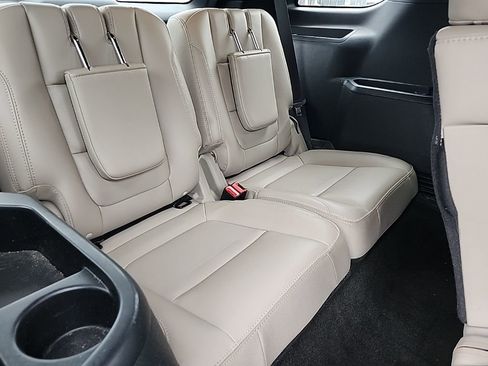 Used 2018 Ford Explorer Limited image 25