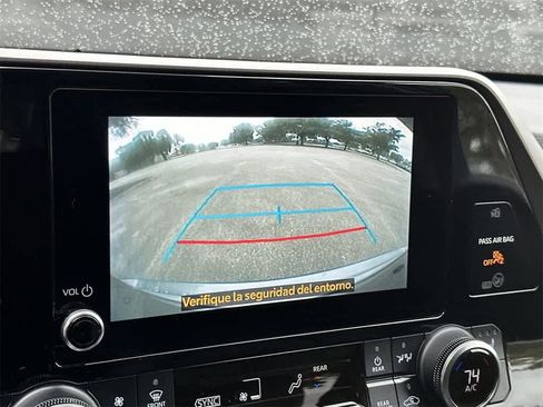 Used 2023 Toyota Highlander XLE image 19