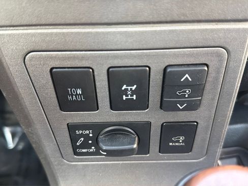 Used 2010 Toyota Sequoia Platinum image 16