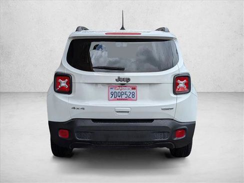 Used 2022 Jeep Renegade Latitude w/ Convenience Group AWD/4WD image 7