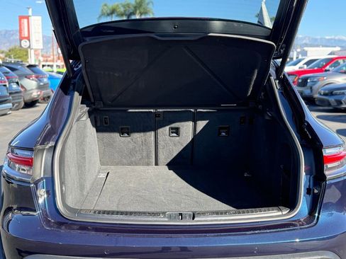 Used 2022 Porsche Macan w/ Premium Package Plus image 10