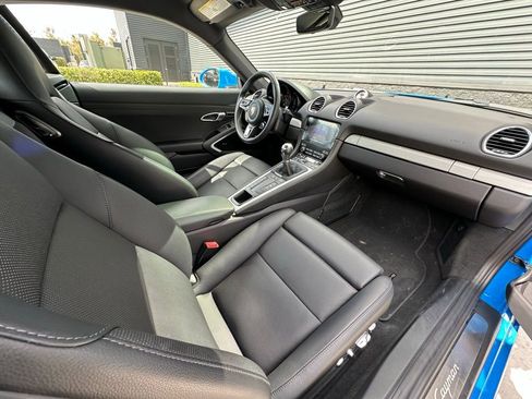 Used 2025 Porsche 718 Cayman image 63