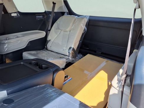 New 2026 Kia Carnival EX image 18