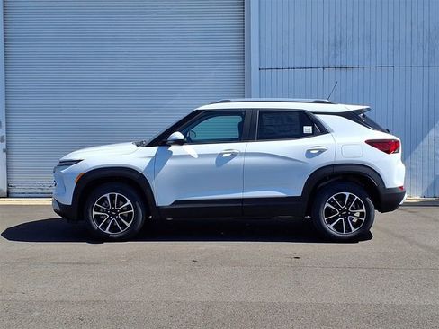 New 2026 Chevrolet TrailBlazer LT FWD image 2