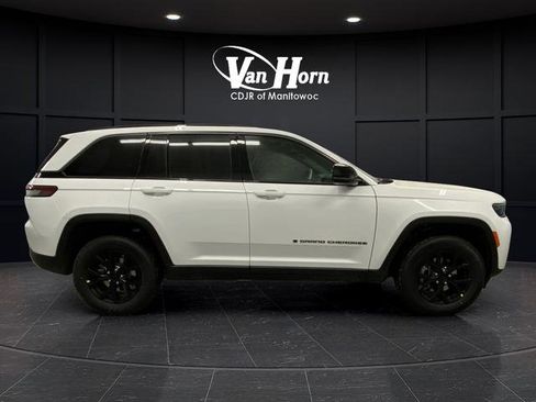 New 2026 Jeep Grand Cherokee Altitude AWD/4WD image 2