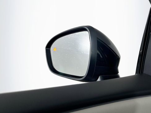 Used 2023 Nissan Ariya FWD image 16